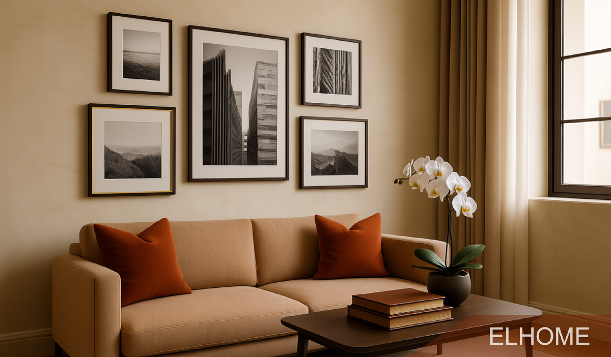 Галерея из travel-фотографий — это искусство. Правильно подобранные рамы, матовое стекло и композиция превращают личные воспоминания в арт-объект.