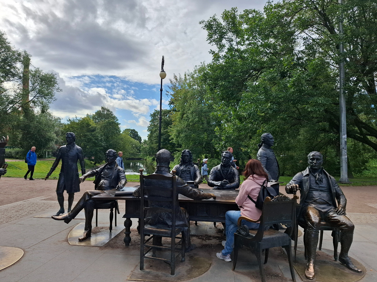 Зодчие и я. У нас совещание).