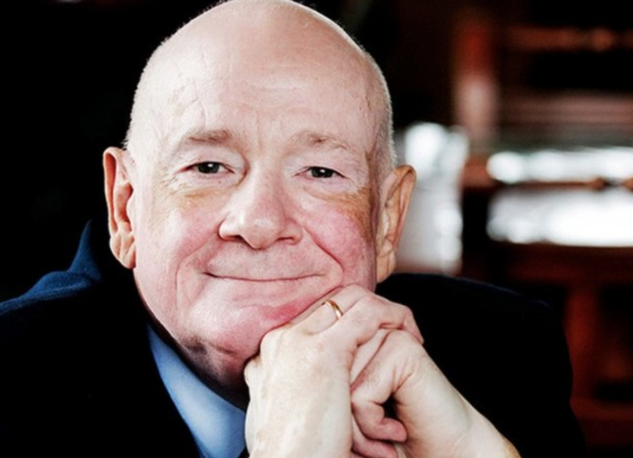 Реймонд Моуди.
