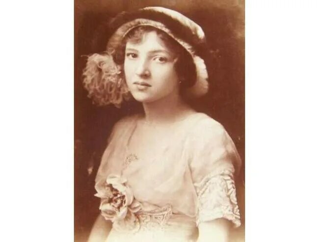 Хетти Келли — ирландская танцовщица и исполнительница мюзик-холла