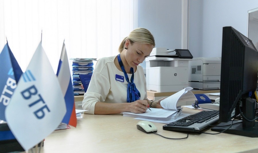 ВТБ отказался отдавать миллион наследникам: Как дочери умершего вкладчика заставили банк платить штраф