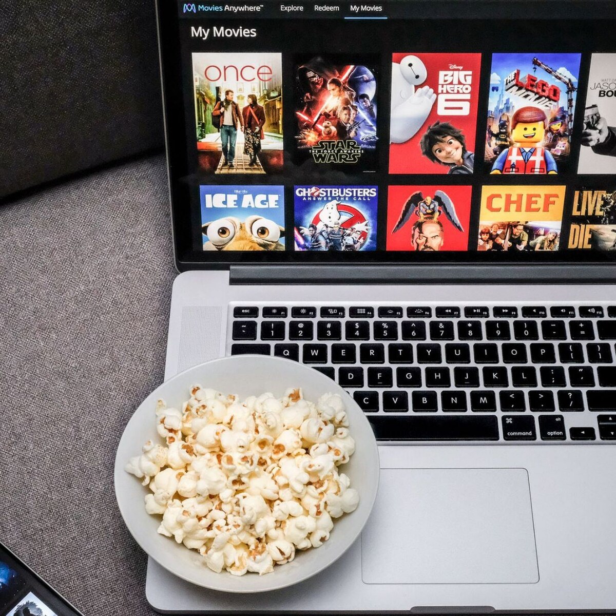 Ты, попкорн и любимый фильм.