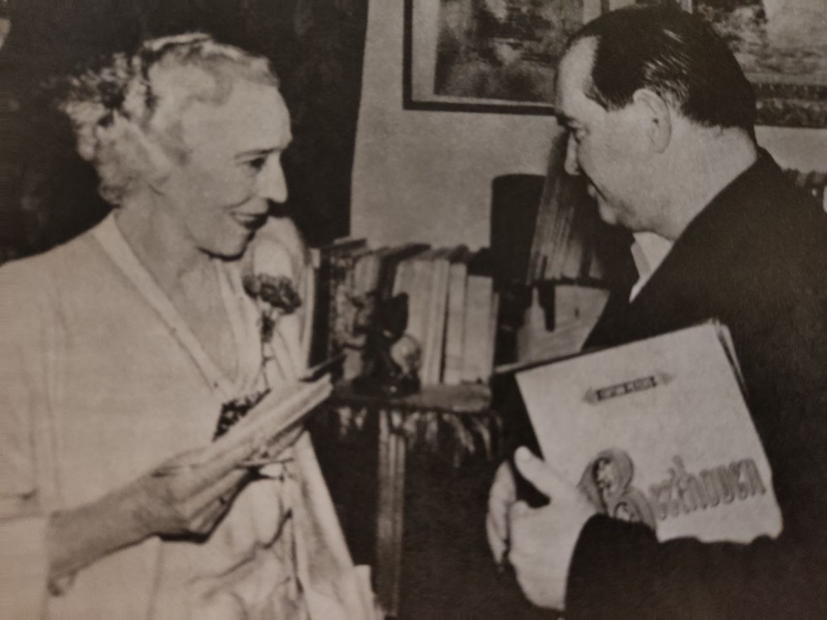 Королева Елизавета и Давид Ойстрах. Фото из книги В. Юзефовича "Давид Ойстрах. Беседы с Игорем Ойстрахом"