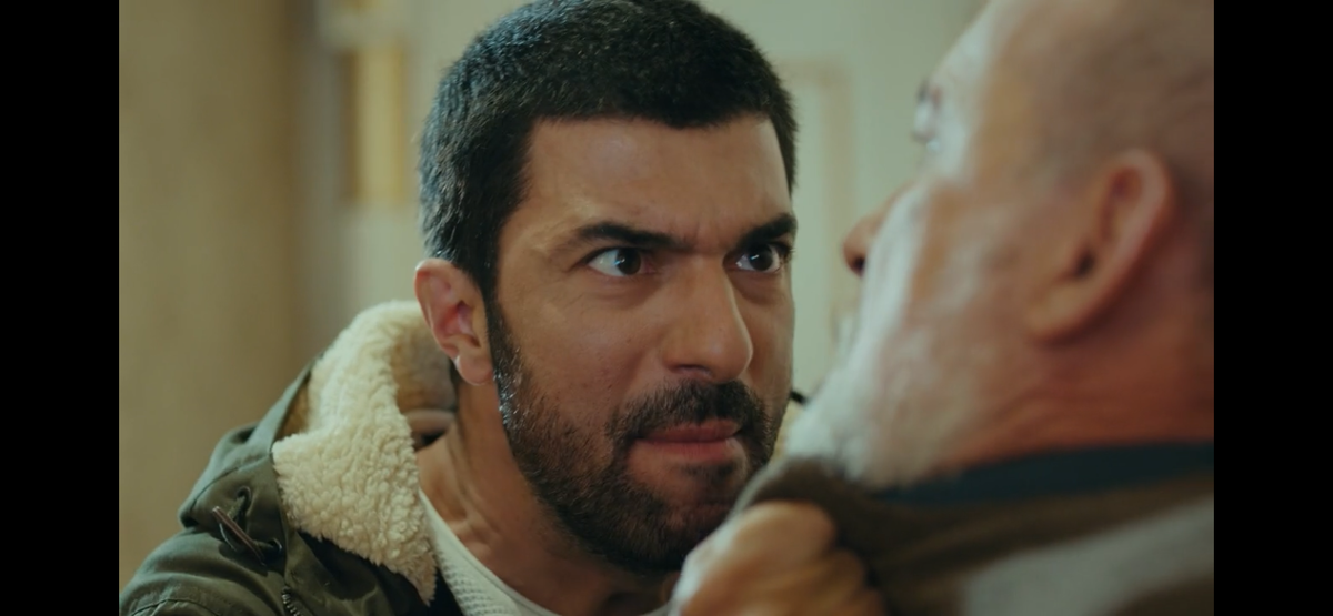 Стоп кадр из сериала «Дочь посла». Саджар