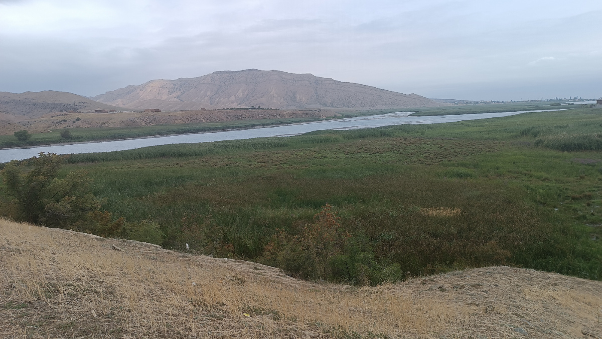 Кавказские горы и река Сулак в Дагестане. 