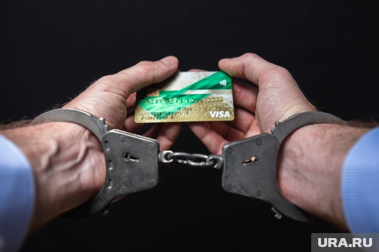 В Тюмени под суд пойдет банда, оформившая 53 поддельные карты в форме СВО