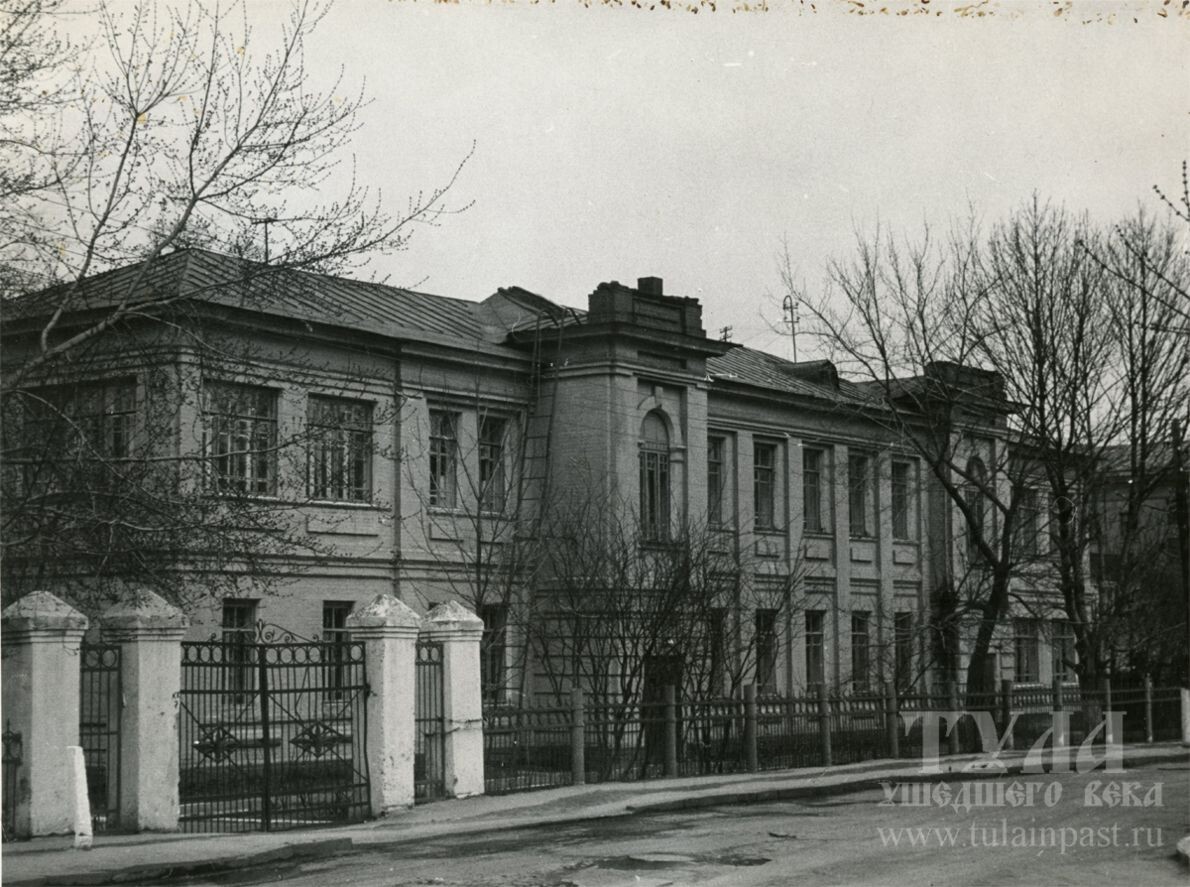 Так выглядело здание Ф. Энгельса д. 97-а в 1960-е годы