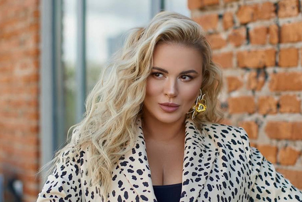     Соцсети Анны Семенович