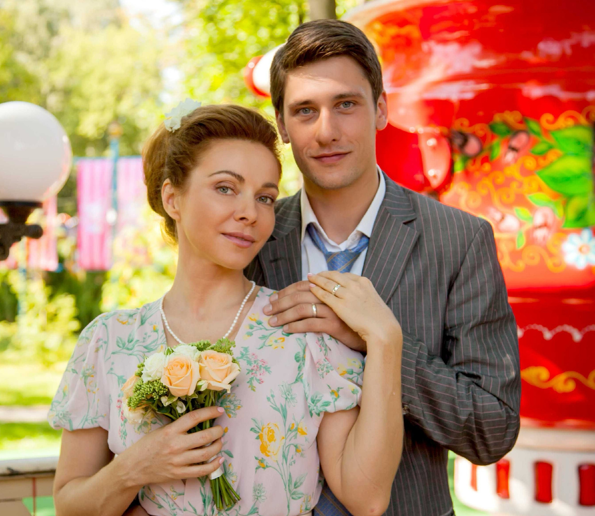 Владимир Гуськов и Екатерина Гусева, кадр из сериала «Входя в дом, оглянись»