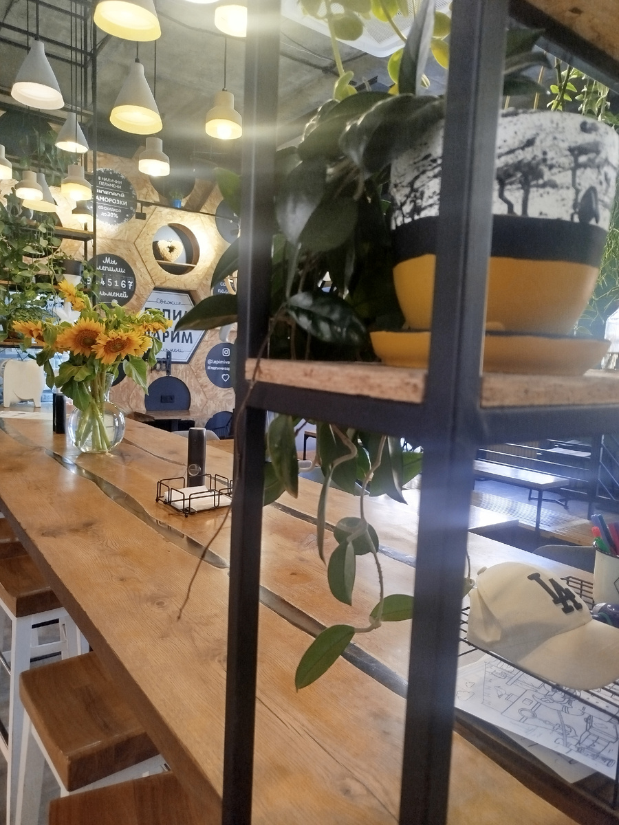 Немного интерьера пельменной. 