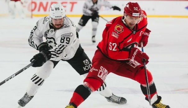 Изображение из открытых источников (на матче "Трактор" - "Автомобилист")