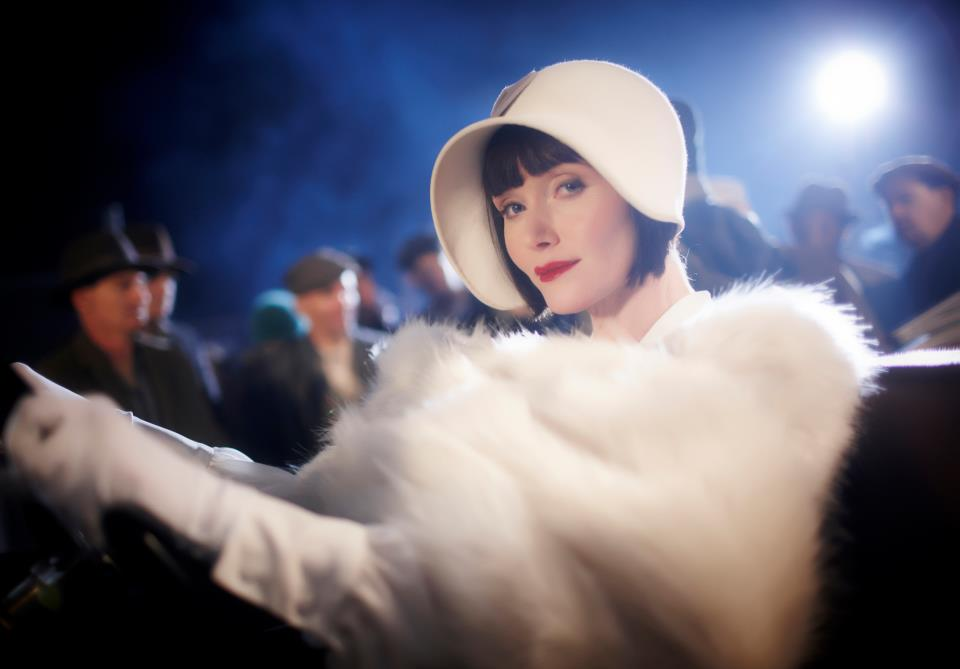 Фрайни Фишер приезжает в порт во время забастовки портовых рабочих