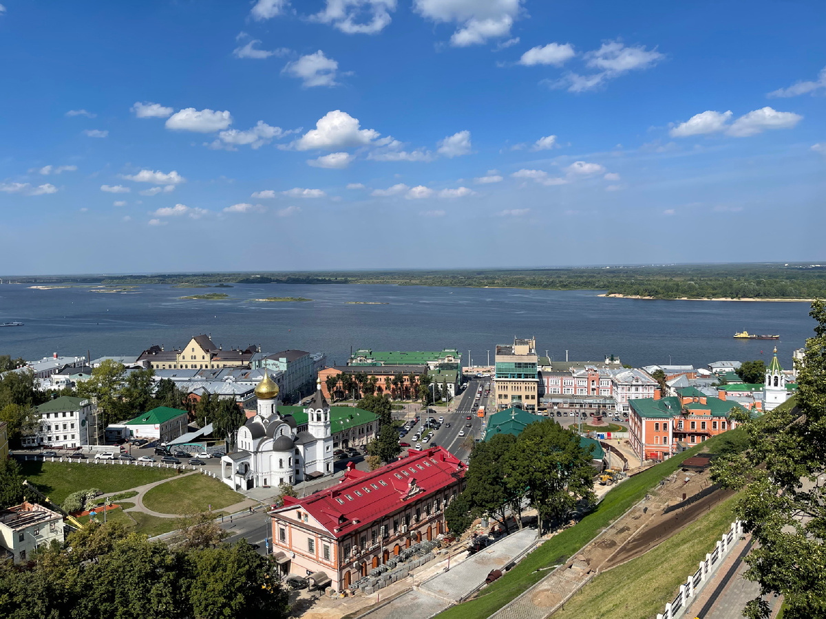Вид на Нижний Новгород со стены кремля. Фото: Михаил Лайф Влог