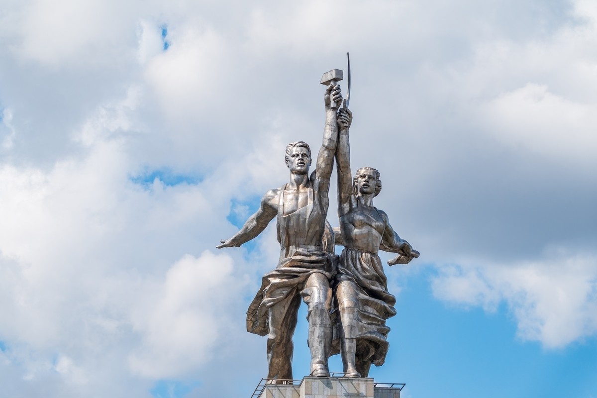 В создании современного стакана принимала участие автор «Рабочего и колхозницы» Вера Мухина. Источник: Dark_Side / Shutterstock / FOTODOM📷
