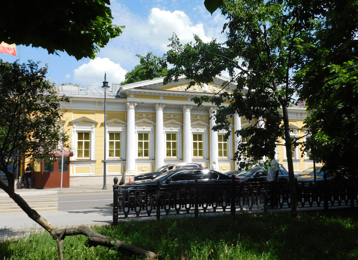 Спасопесковский переулок, дом 8 строение 1. Усадьба Щепочкиной-Львова. Июнь 2025 г. Из личного архива автора.