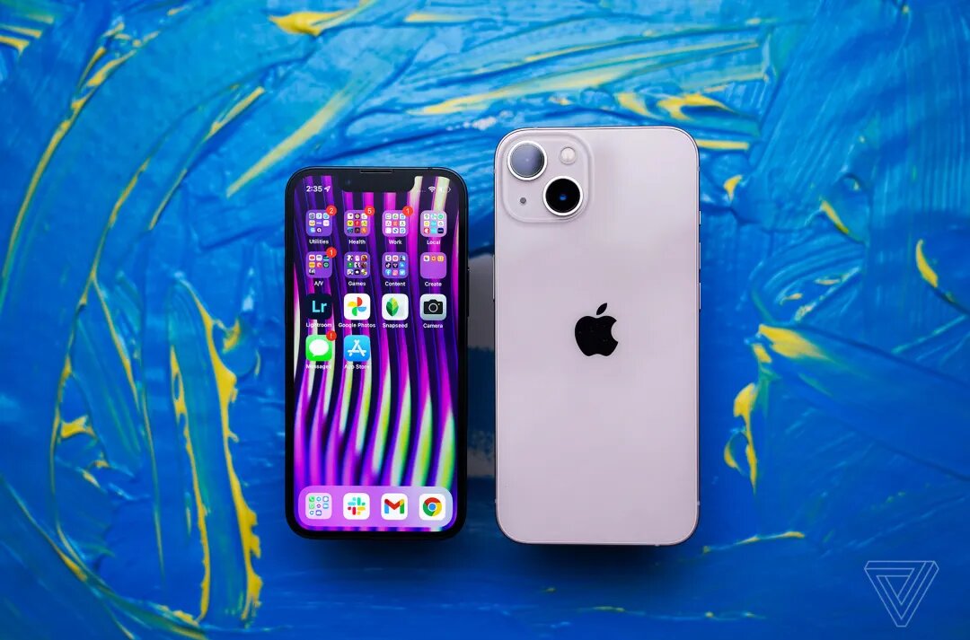 Большой, маленький или тонкий? Apple так и не решила, что делать со своей четвертой моделью iPhone.