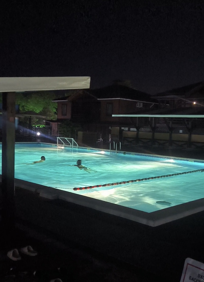 Вид бассейна в Афалине