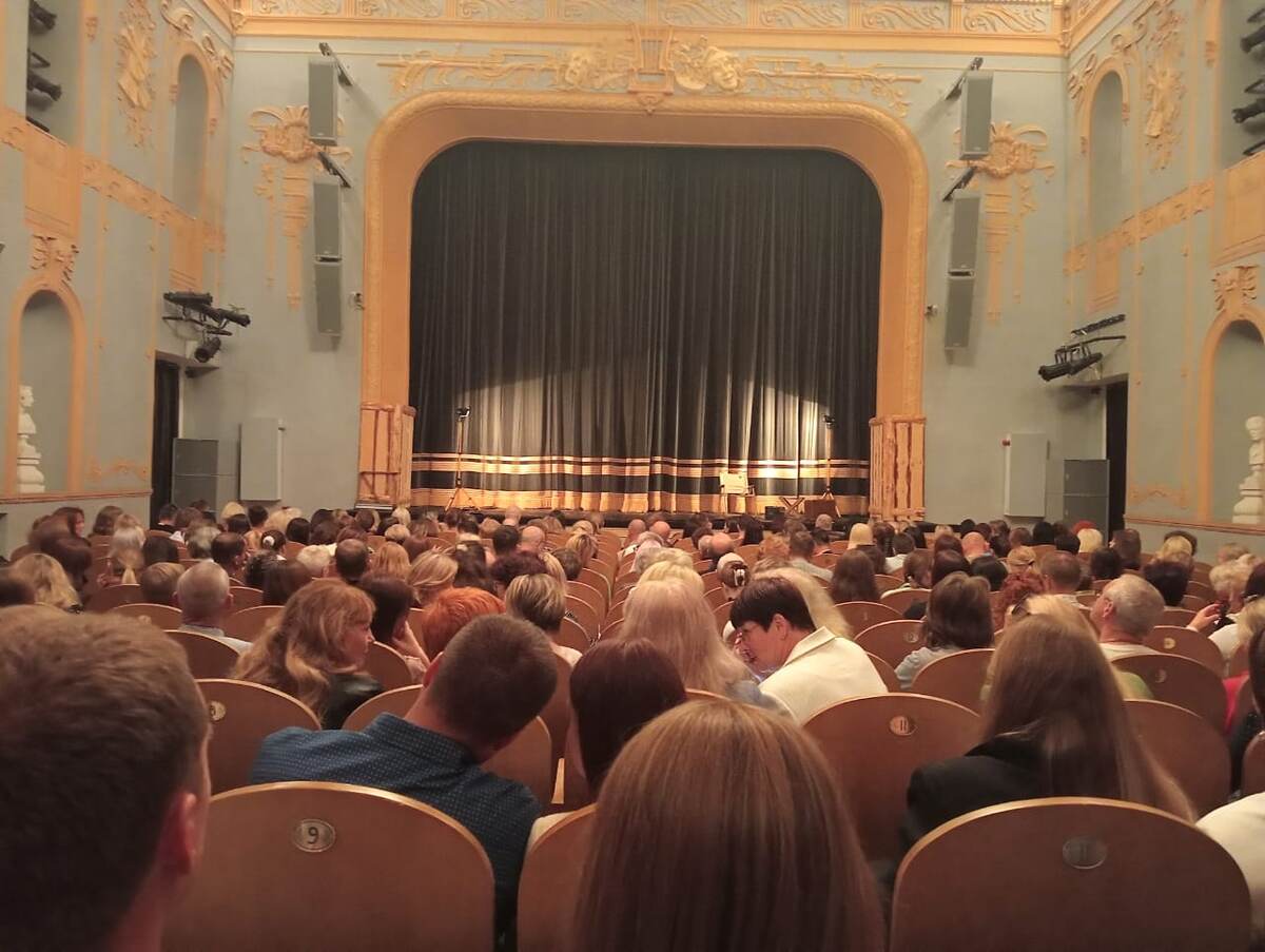 Зрительный зал псковского театра