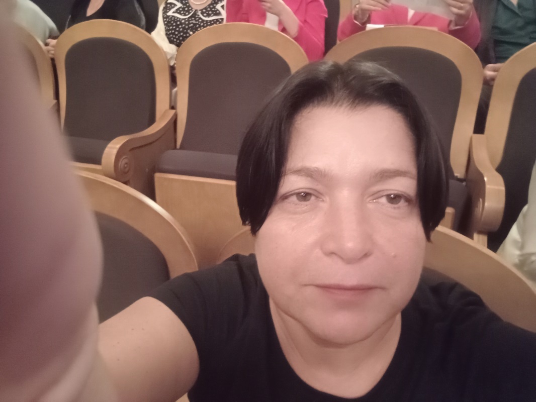 Автор канала на спектакле "Битва жизни" в псковком театре
