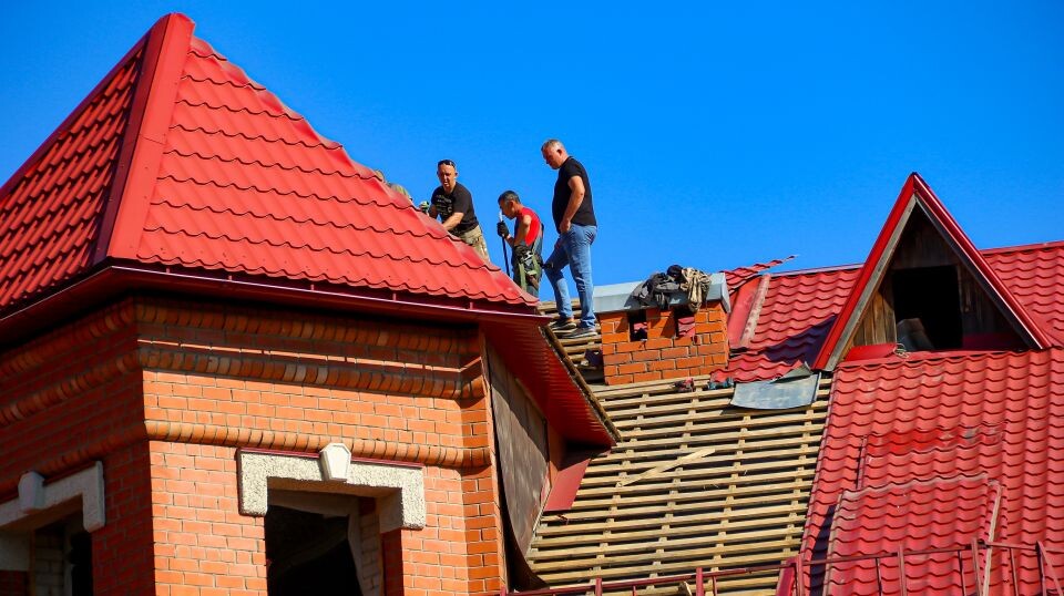    "Красный замок" на улице Малахова, 155. 26 августа 2025 года. Источник: Виталий Барабаш/"Толк"