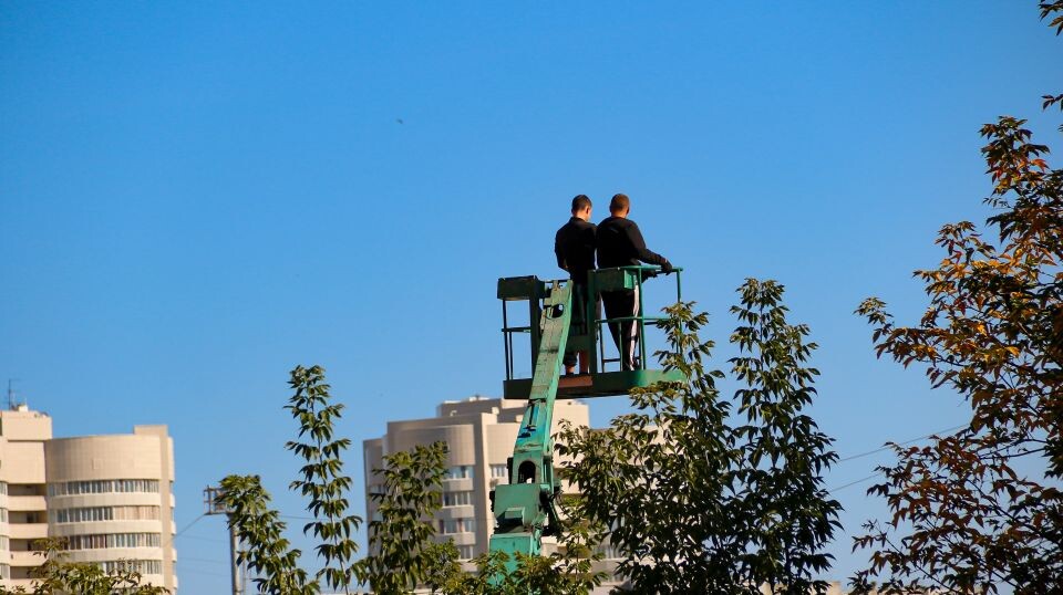    "Красный замок" на улице Малахова, 155. 26 августа 2025 года. Источник: Виталий Барабаш/"Толк"