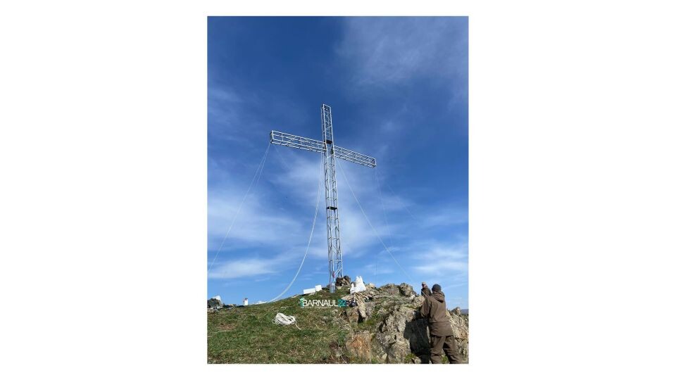    Крест на горе Соловковой в Камлаке. Источник: vk.com/barneos22