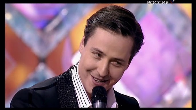 Птица счастья завтрашнего дня
Прилетела, крыльями звеня
Выбери меня, выбери меня!
Птица счастья завтрашнего дня