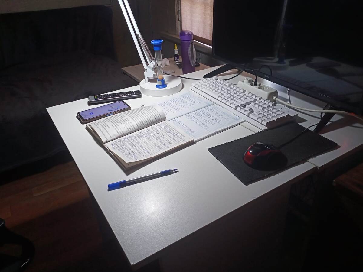 Картинка на тему "Как ты проврёл лето". Или "Как ты провёл детство".