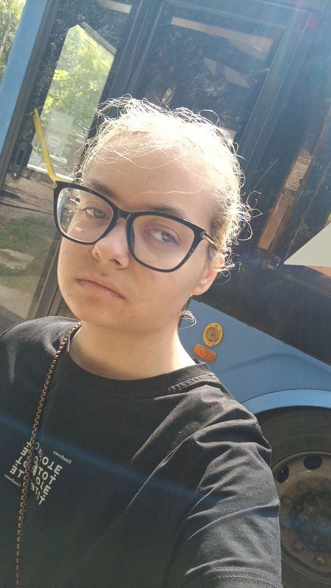 вчерашняя уставшая Диана в дороге 