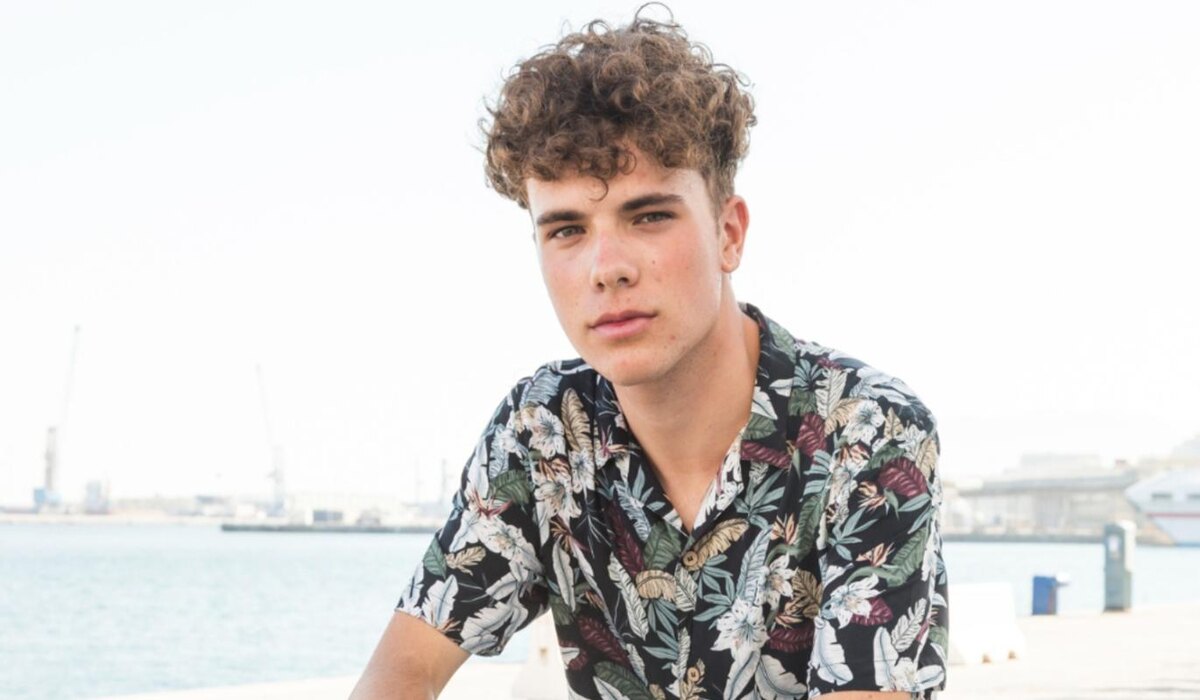     Как мужчине ухаживать за кудрявыми волосами: правила, которые помогут создать текстуру