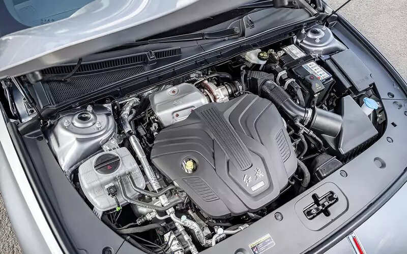    Алюминиевый цепной турбомотор CA4GC20TD снабжен двумя фазорегуляторами и системой непосредственного впрыска (рассчитан на бензин АИ‑95). В Китае он форсирован сильнее – до 252 л. с.