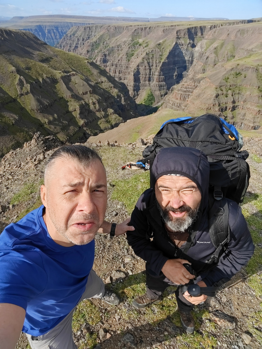 А идти ещё долго?....    ...А мы там жрать будем?