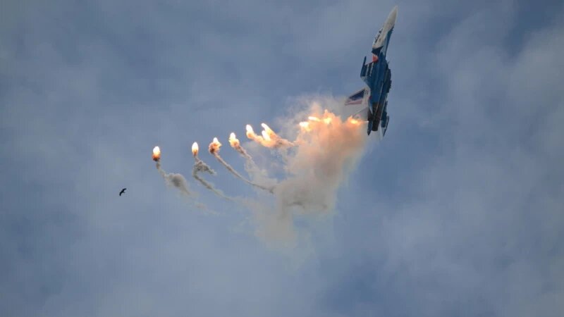     "Русские Витязи" над акваторией Оби. Дмитрий Лямзин