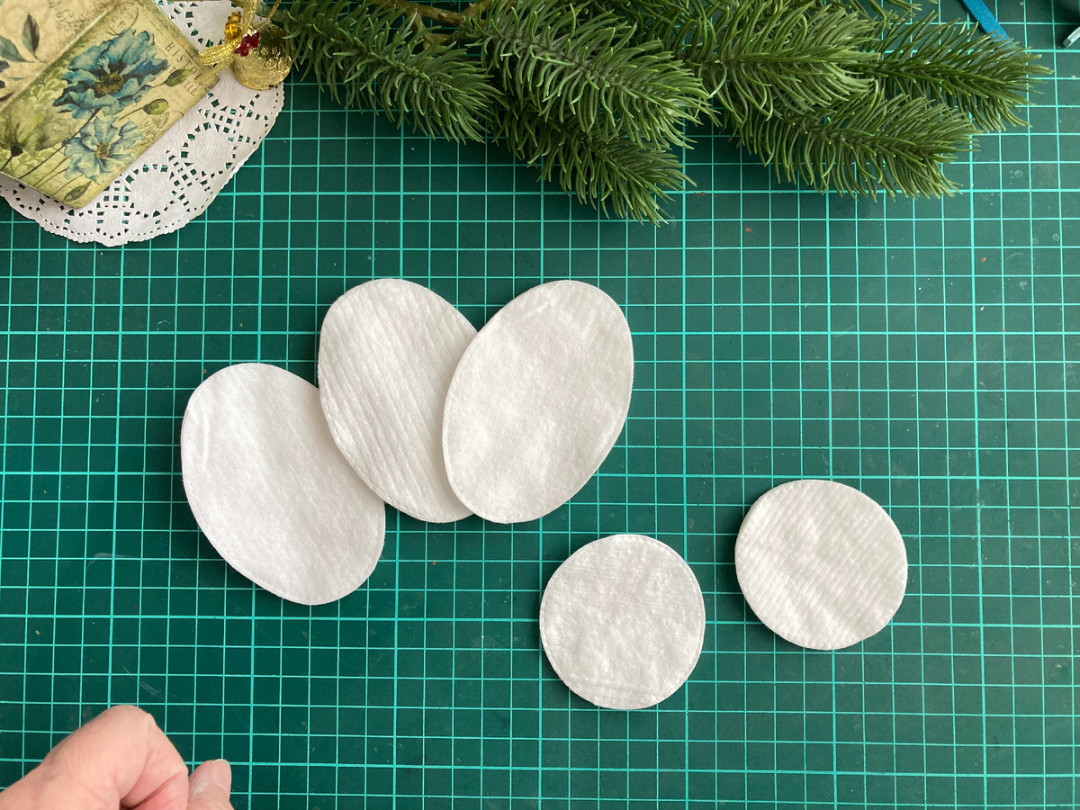 Примеры  ватных дисков. Фото: Елочные игрушки ЕленыКа