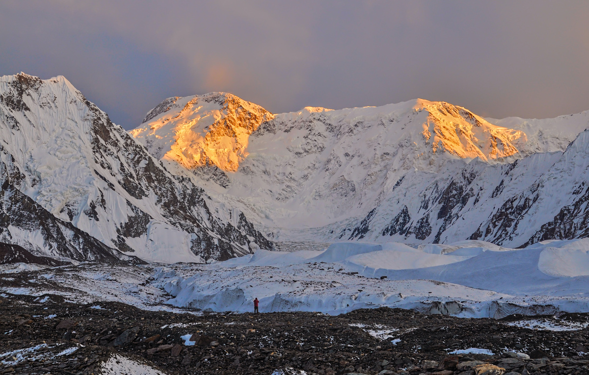    Пик Победы  Michal Knitl/Shutterstock/Fotodom