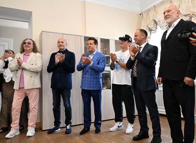    Перед мероприятием именитые музыканты посетили детскую музыкальную школу №1 им. Чайковского, которая ведет свою летопись с 1932 года.   
Фото: kzn.ru