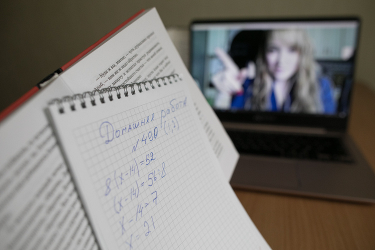    У Хадиуллина задачей № 1 стало разобраться с массовым переходом школьников на семейную форму обучения. Сейчас в Казани — 2329 «семейников».   
Фото: «БИЗНЕС Online»