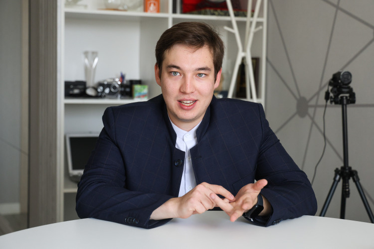    Рейнур Хасанов: «Татары ощущают себя вторым по численности народом России, и это чувство очень важно поддерживать и укреплять».   
Фото: Андрей Титов