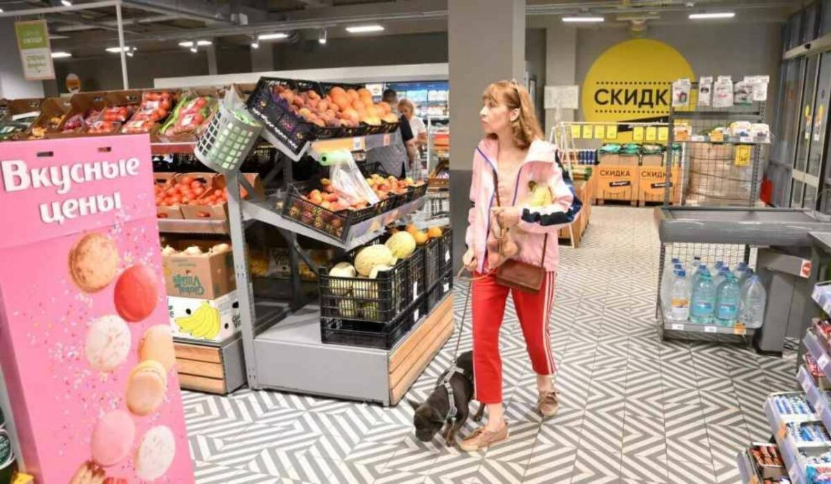     Женщина в магазине. Источник: ria.ru Автор фото: Илья Питалев