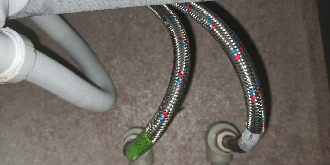 Вместо гибкой подводки. Надежно 100% без протечек. Самая надежная подводка