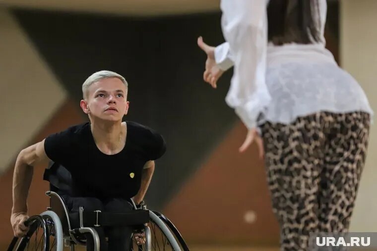 Несмотря на инвалидность, Никита нашел истинное призвание всей своей жизни в танцах. Фото: Размик Закарян © URA.RU