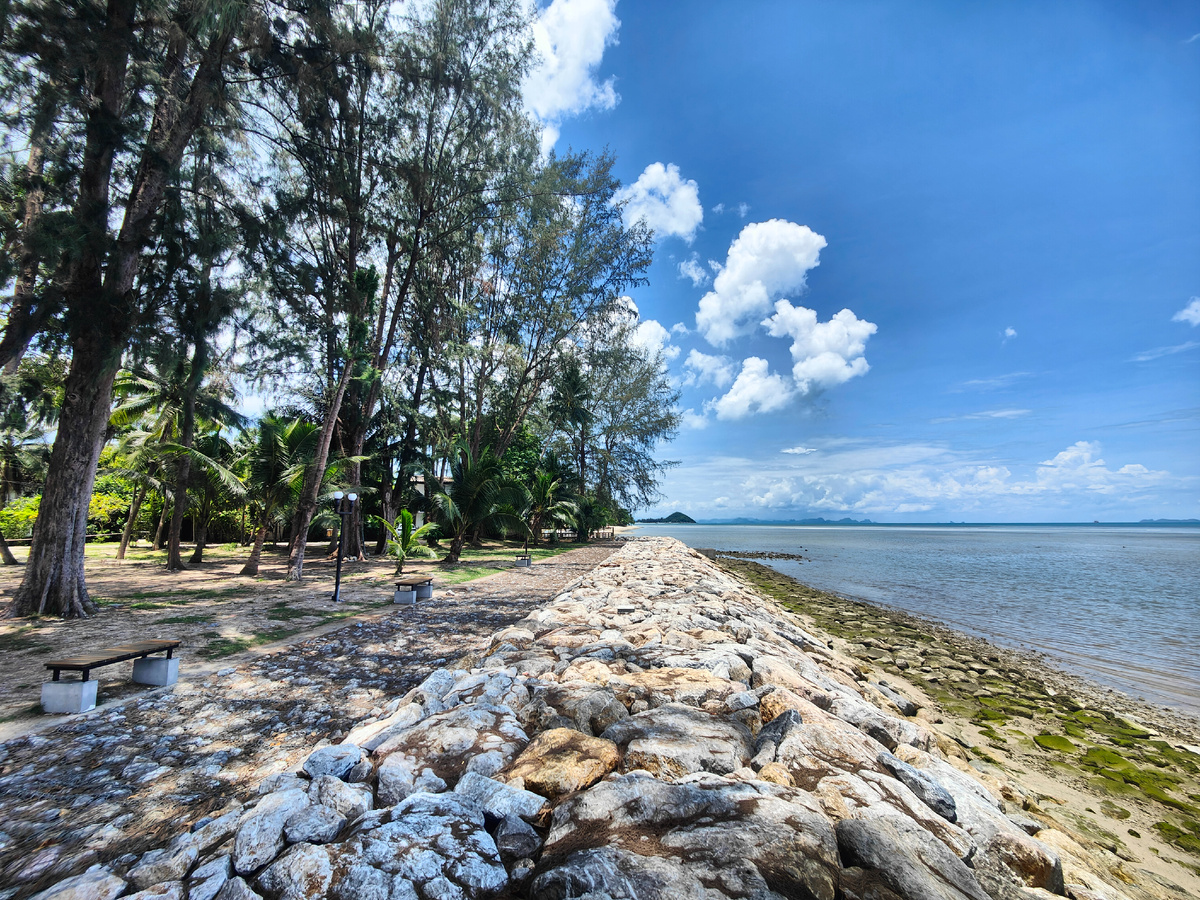 Больница находится прямо на берегу