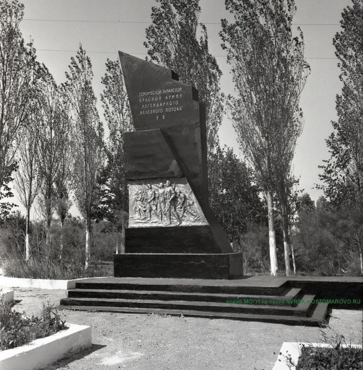 Памятник Таманской армии в поселке Верхнебаканский