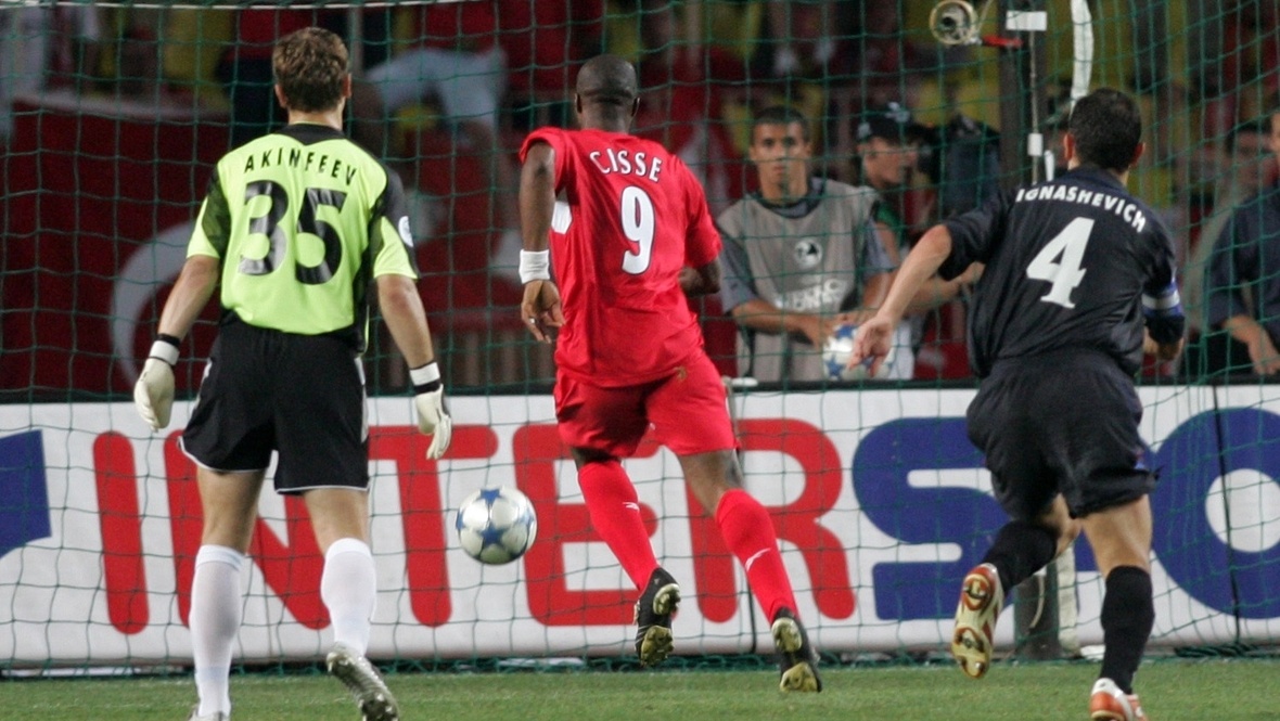    Джибриль Сиссе забивает гол рукой в матче за Суперкубок УЕФА «Ливерпуль» — ЦСКА 26 августа 2005.Александр Федоров