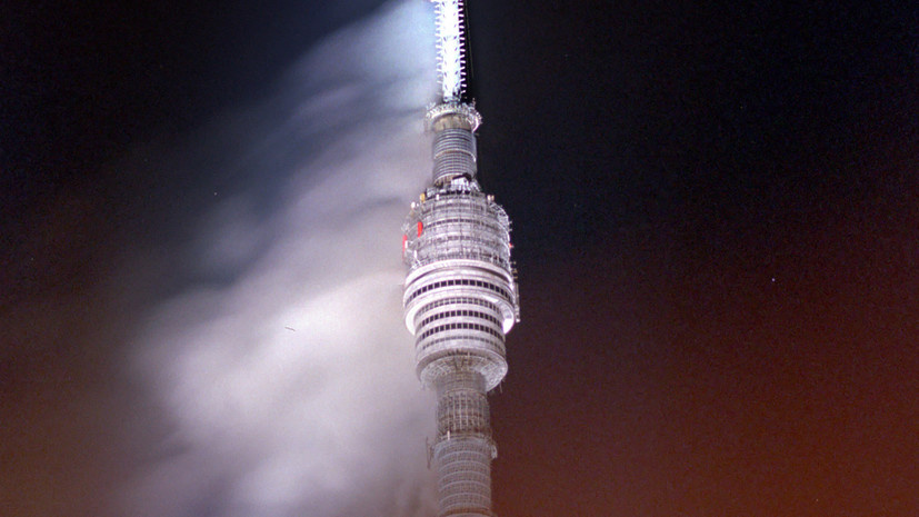     Возгорание на Останкинской телебашне произошло 27 августа 2000 года. Предположительно, пожар начался с воспламенения кабельных коллекторов на высоте около 460 м Legion-Media Бурлак Максим / PhotoXPress.ru