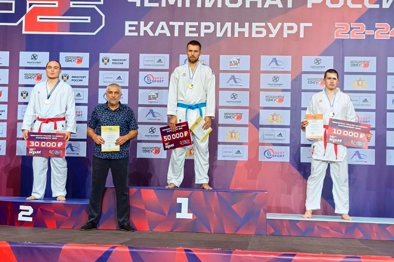    Мастер спорта Макар Головин завоевал титул чемпиона в Екатеринбурге. За медали боролись 500 спортсменов из 80 регионов.