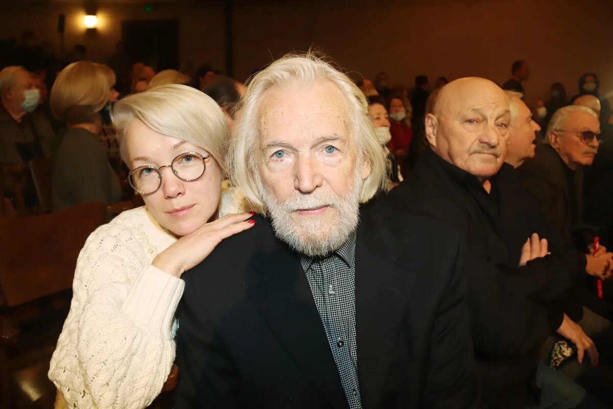 Станислав Любшин с актрисой Дарьей Мороз