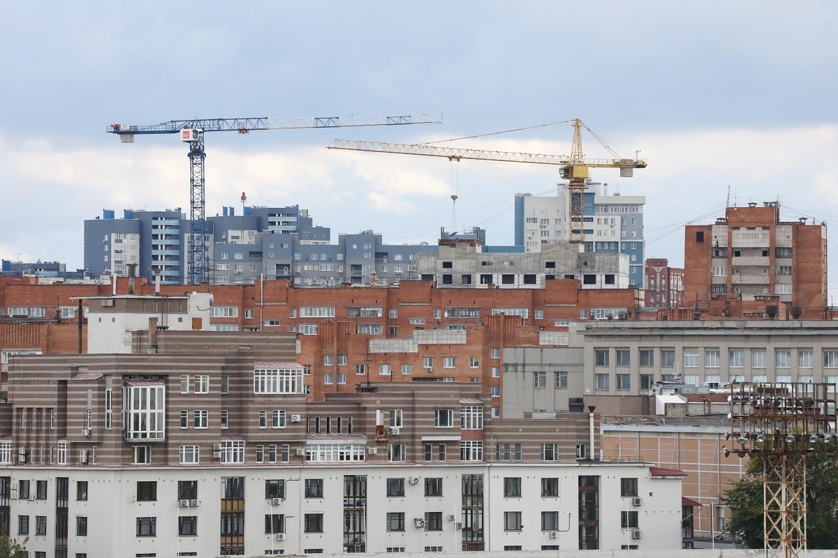    Сведения о жильцах, имеющих право пожизненного проживания в квартире, могут быть внесены в ЕГРН по заявлению собственника, по инициативе лиц, имеющих такие права, либо по решению суда.