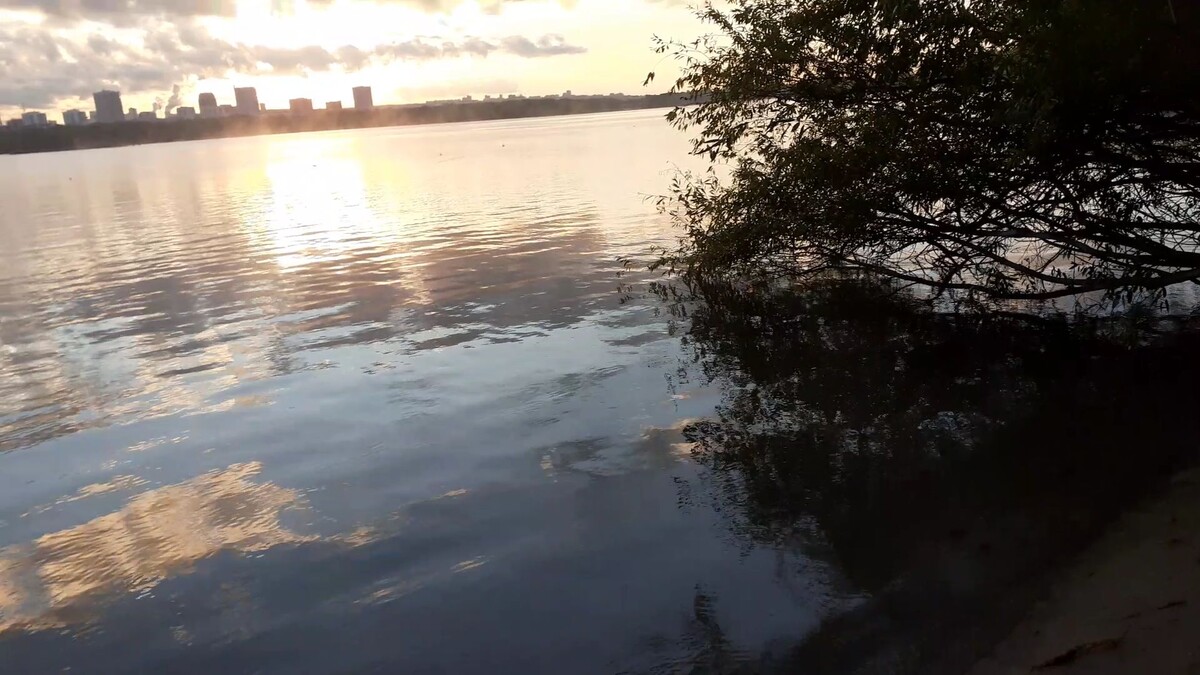 восход солнца на реке