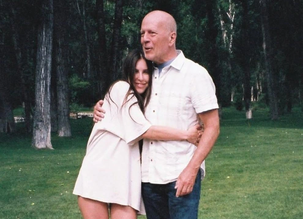 Брюс Уиллис с женой Эммой